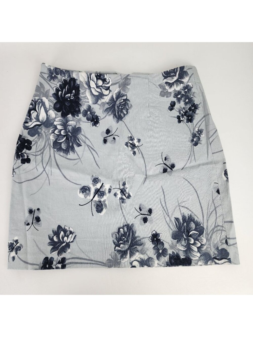 Vintage Y2K Bebe Gray Scale Floral Print Mini Skirt Women Cotton Blend Size 2